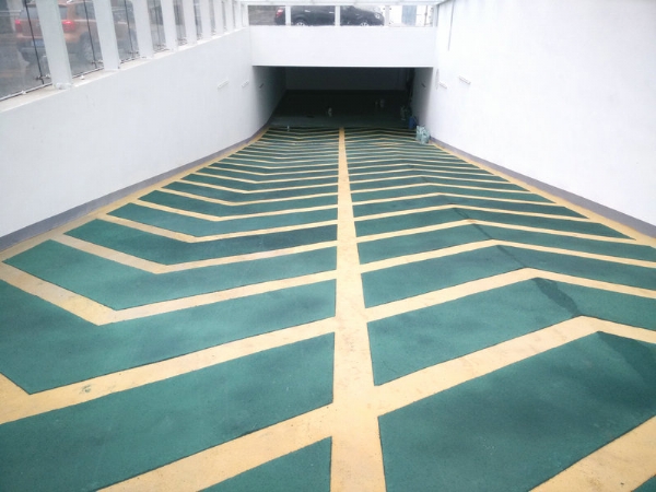 施工中環氧樹脂地坪涂裝存在的問題，新天地漆業幫你解答